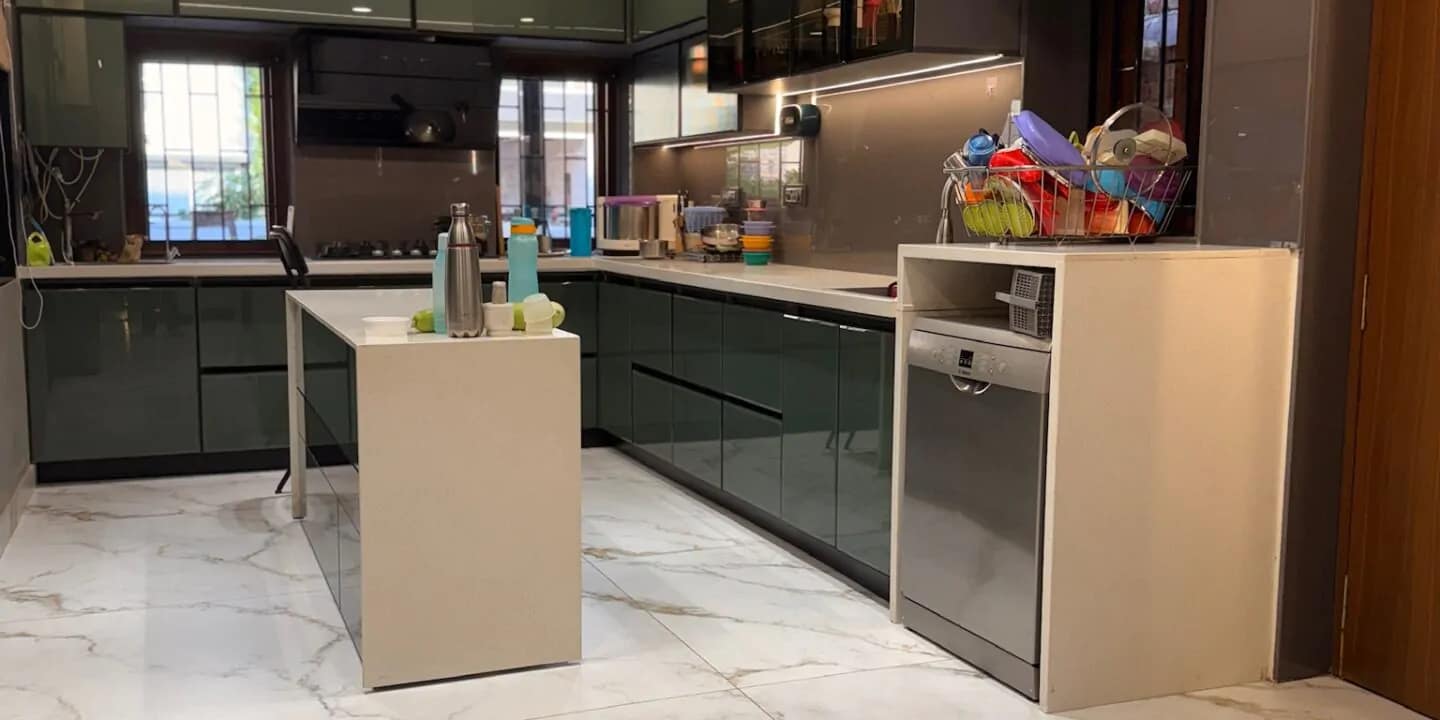 Home 16 interior design with cabinets